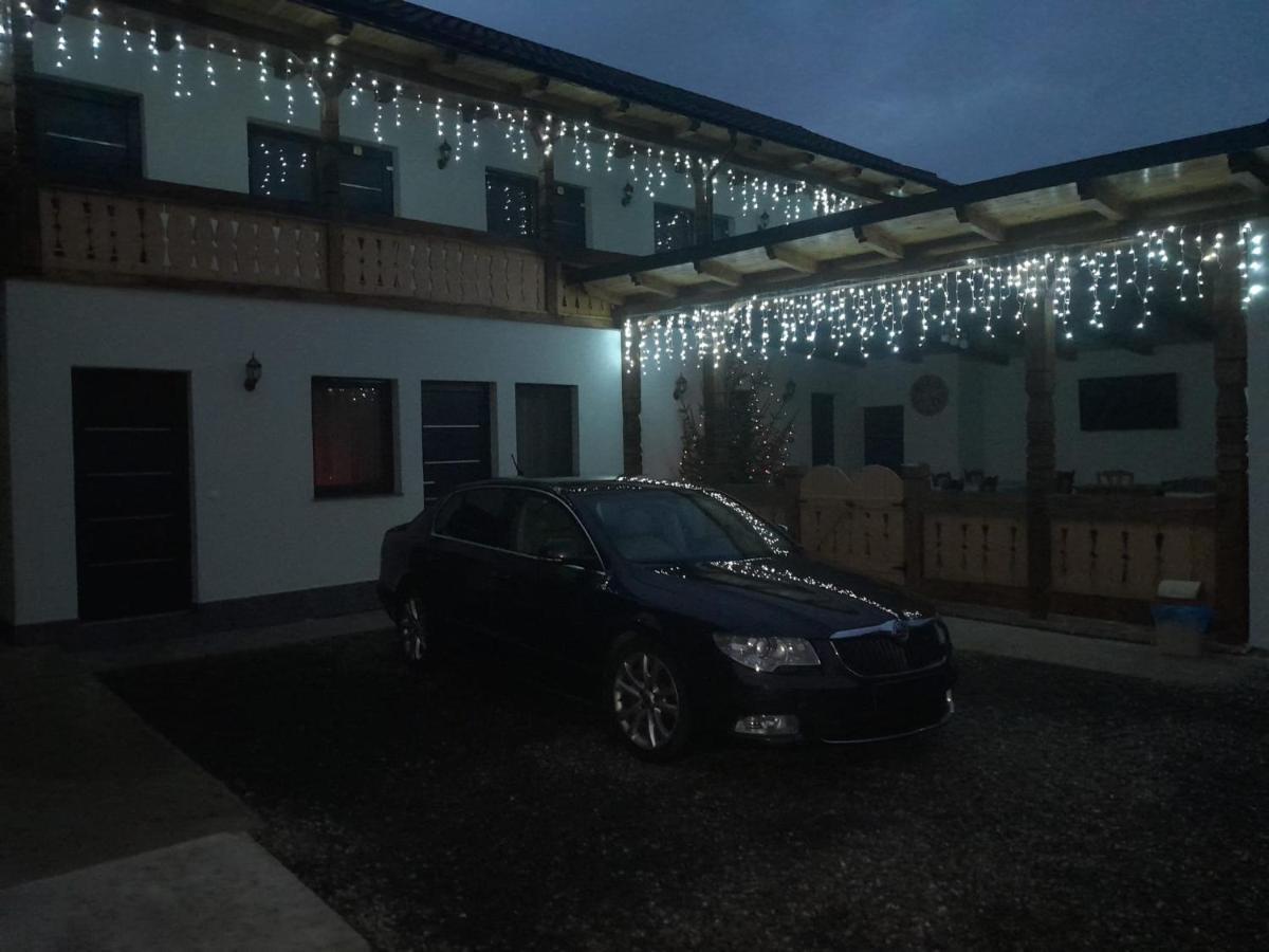 Casa de lângă pădure Hotel Sighetu Marmaţiei Exterior foto